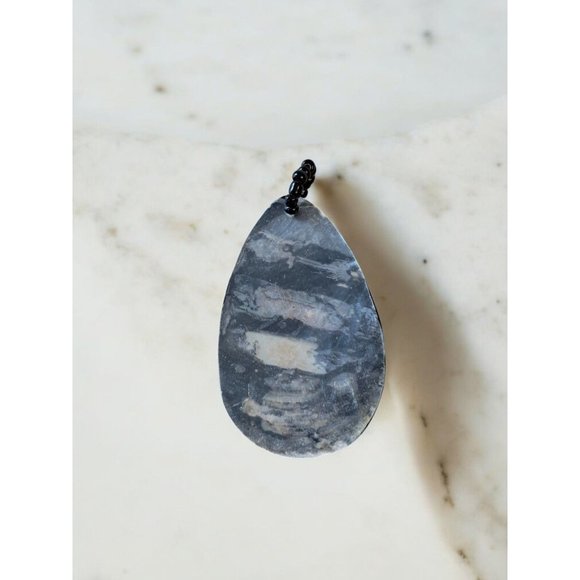 Beachy Abalone and Mother of Pearl Oval Pendant. - Picture 2 of 4